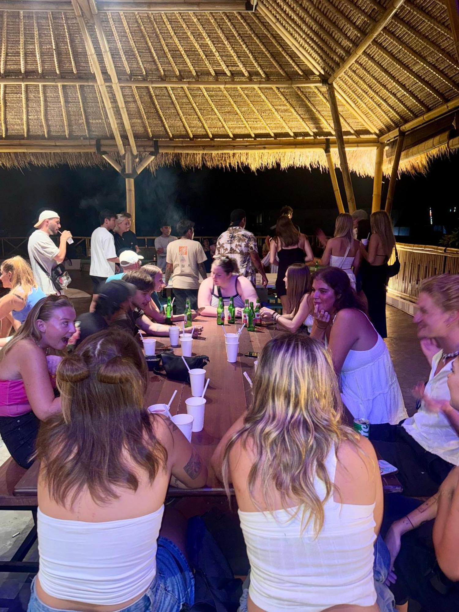 Canggu Central Hostel Екстериор снимка