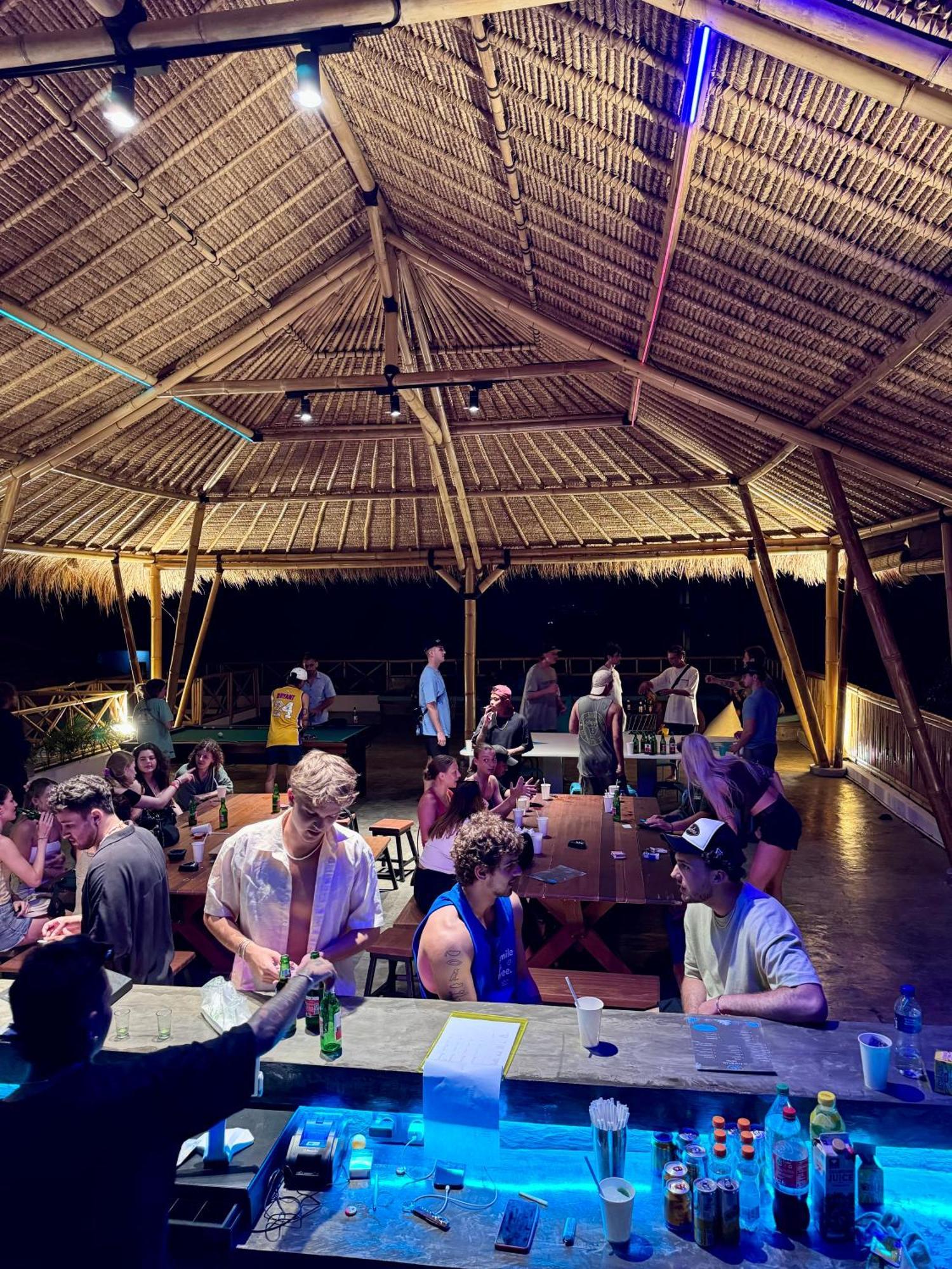Canggu Central Hostel Екстериор снимка